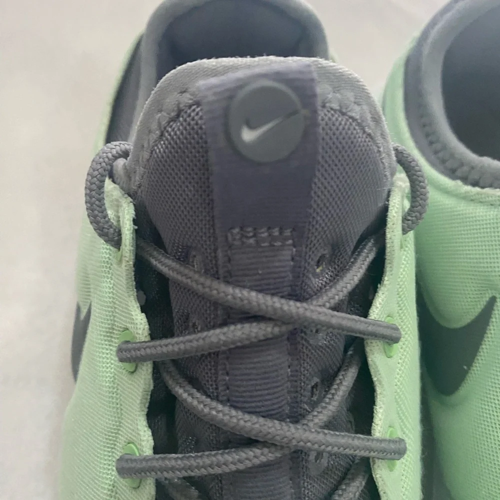 Nike Roshe Two Athletic Size 8 Green Gray Women's Sneaker Excellent Condition